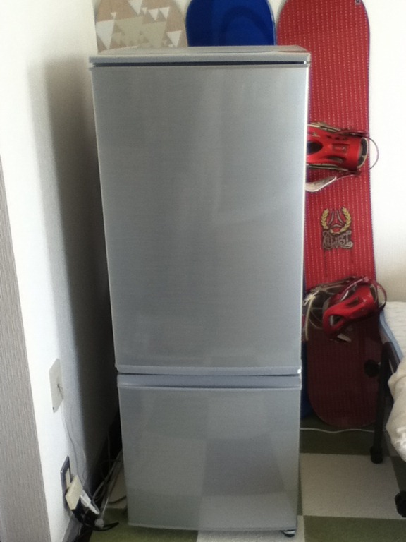扉の左右付けが替え可能な一人暮らし用小型冷蔵庫シャープ「SJ-17Y-S 