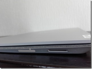 Surface Laptop右側面