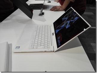 NEW XPS 13 の最大開閉角度