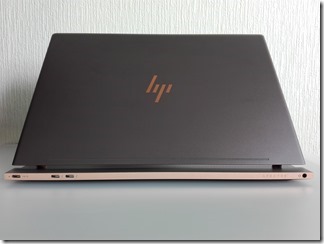 「HP Spectre 13-af000」の背面